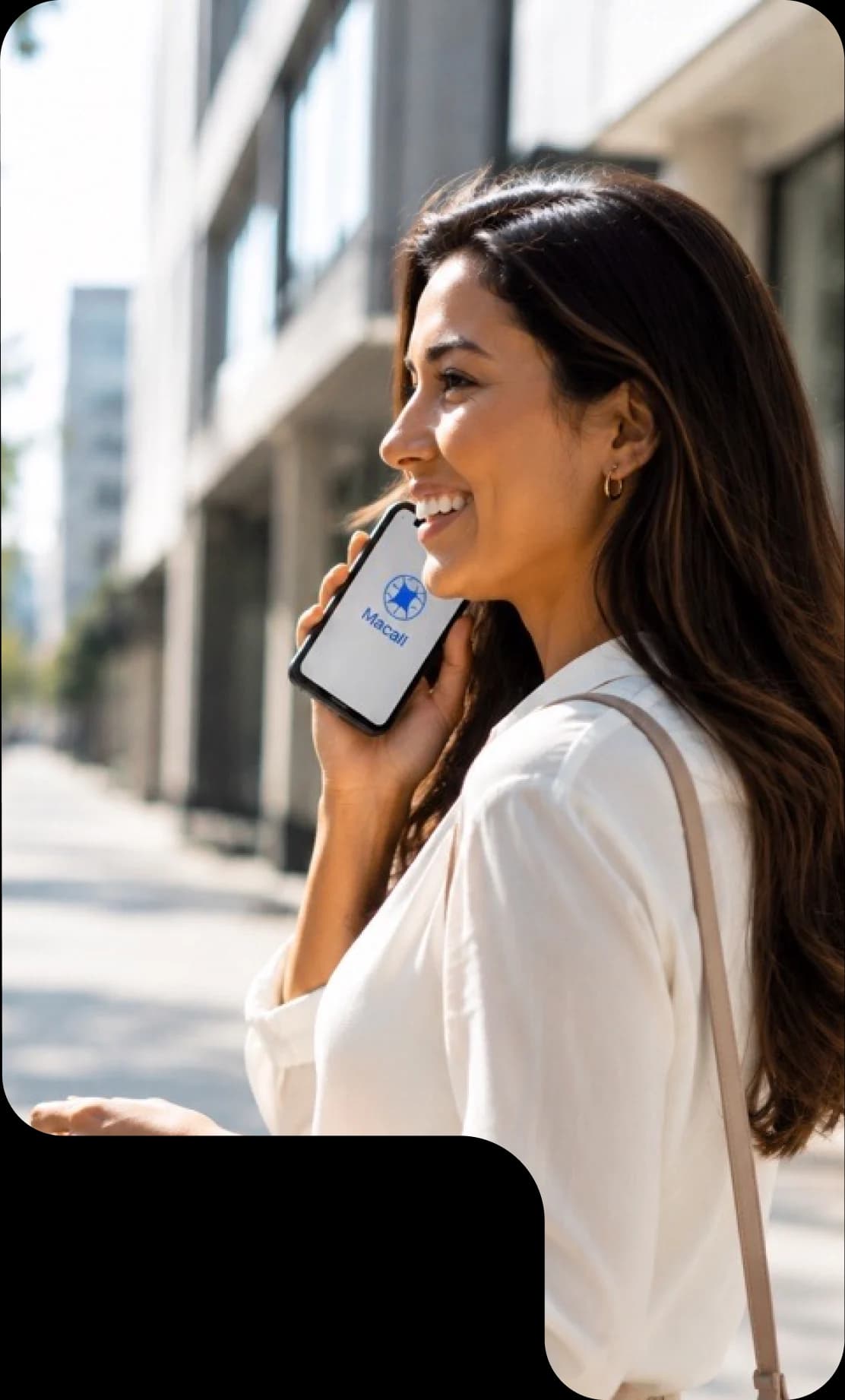Kundin wird von MaCall am Telefon betreut